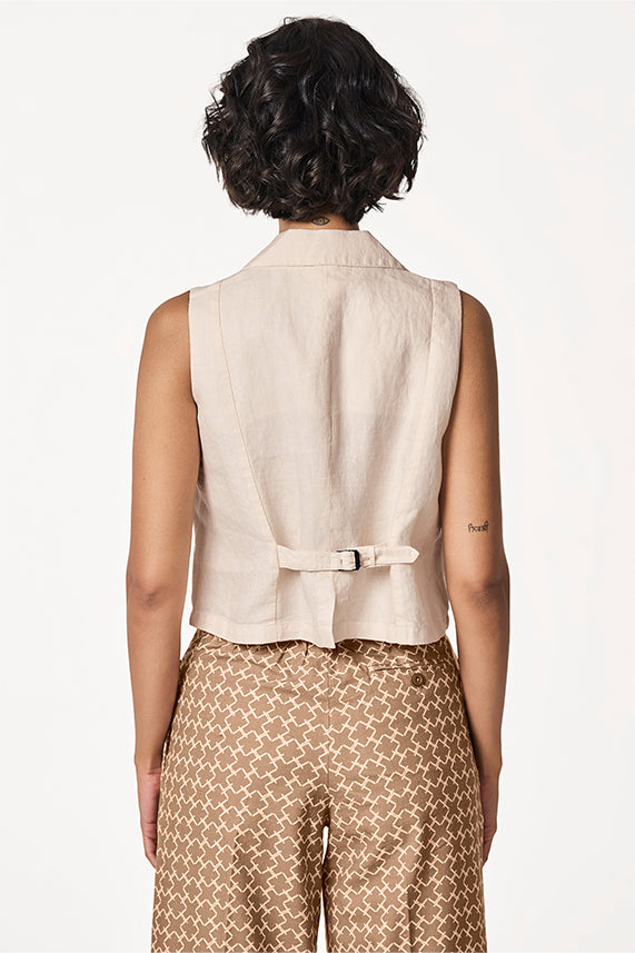Kira Linen
