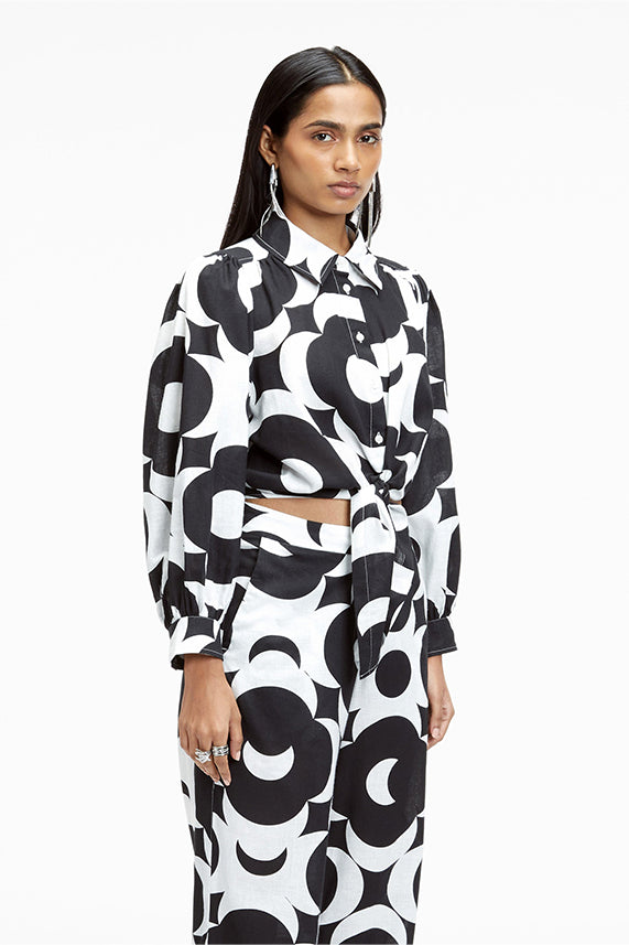 #color_moonglow-black