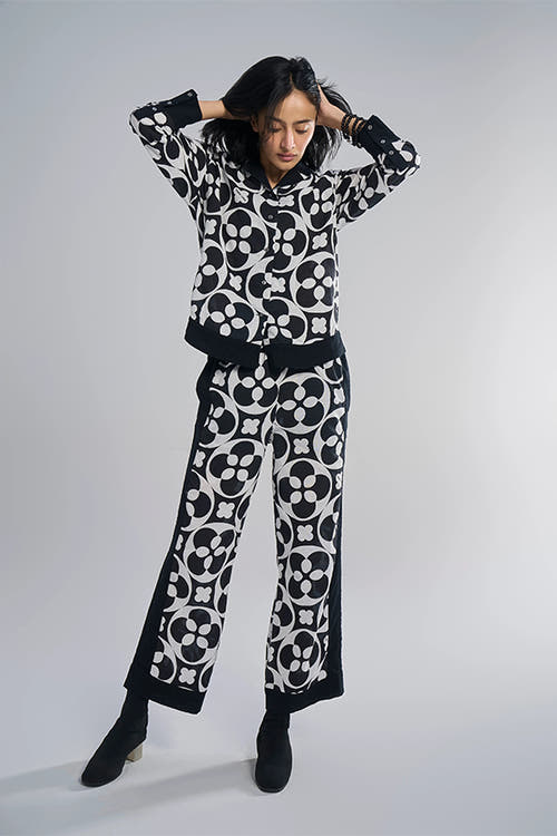 Java (Khadi) Crescent Bloom Black XS