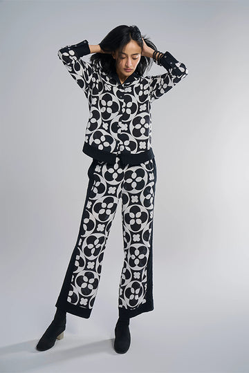 Java (Khadi) Crescent Bloom Black XS